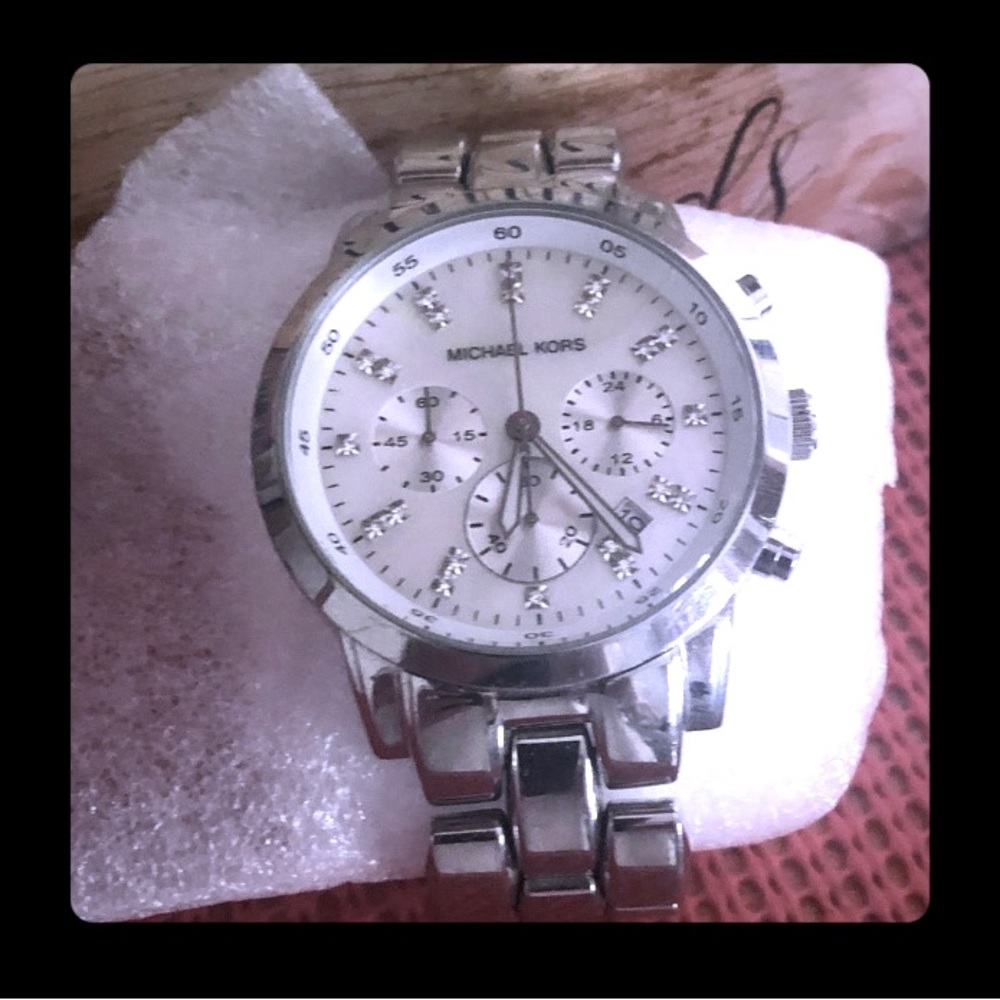 New Michael kors wrist watch silver stone